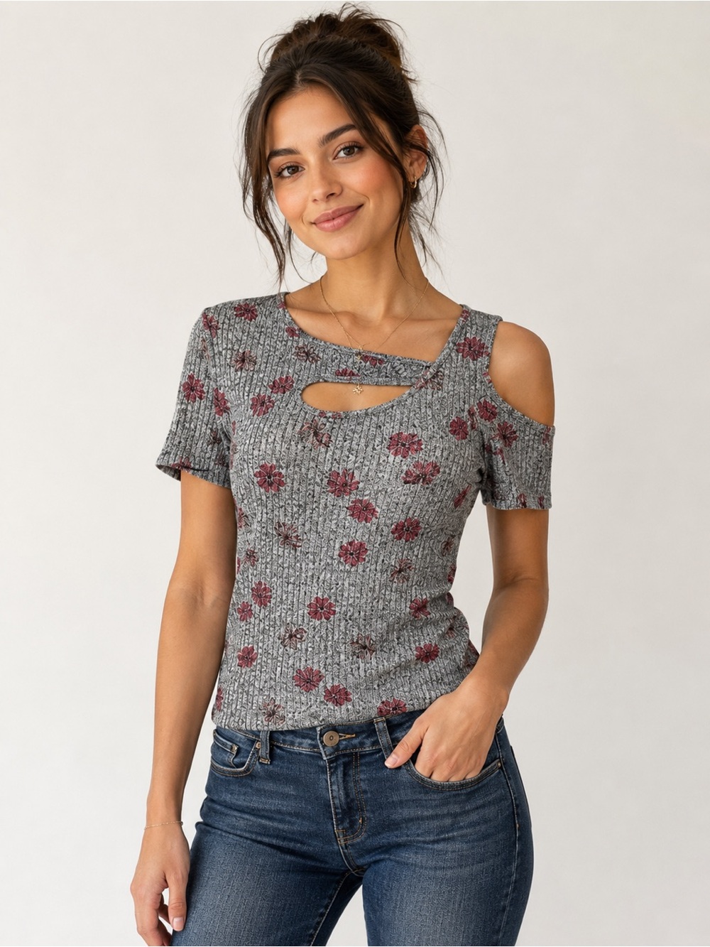 ✨4/$30 Ricki's Gray Red Floral Cold Shoulder Tee Size Small